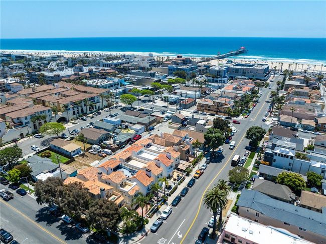 326 6 Th St, House other with 4 bedrooms, 5 bathrooms and 2 parking in Huntington Beach CA | Image 62