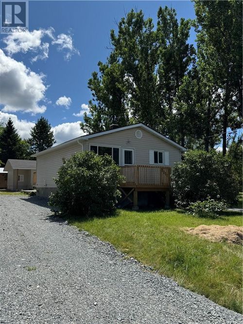 41 Riverside Dr, Wahnapitae, ON, P0M3C0 | Card Image