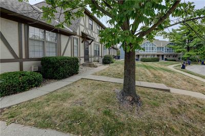 7034 Nw Fisk Court, Townhouse with 2 bedrooms, 2 bathrooms and null parking in Kansas City MO | Image 2