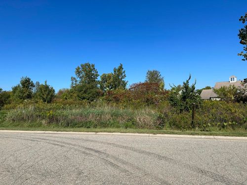 4-4 Longmeadow Village Dr, Niles, MI, 49120-7809 | Card Image