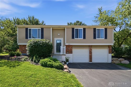 2208 Pinebrooke Court, Miamisburg, OH, 45342 | Card Image