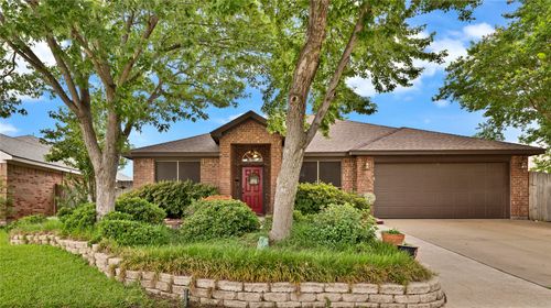 529 Cambridge Dr, Saginaw, TX, 76179-1274 | Card Image