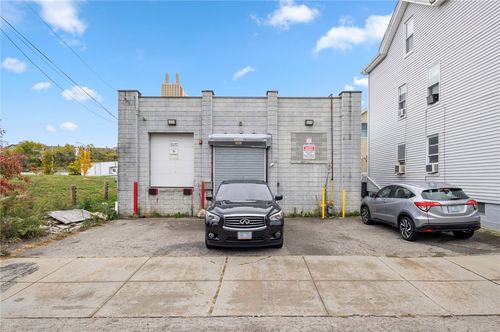 39 De Soto St, Providence, RI, 02909-2460 | Card Image