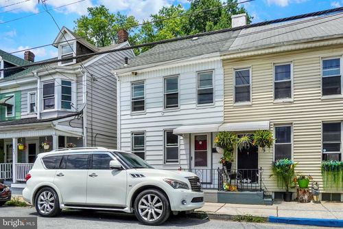 943 E King St, YORK, PA, 17403-1727 | Card Image