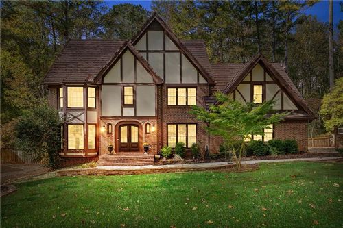 8870 Glen Ferry Dr, Johns Creek, GA, 30022-5371 | Card Image