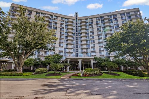 unit-1n-20 N Tower Rd, Oak Brook, IL, 60523-1127 | Card Image
