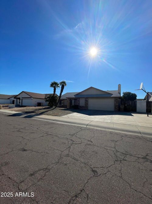 8013 W Corrine Dr, Peoria, AZ, 85381-9035 | Card Image