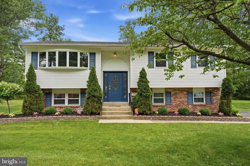 688 Fairfield Dr, WARMINSTER, PA, 18974-4337 | Card Image
