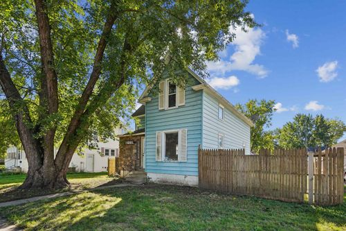 828 Forest Avenue, Waterloo, IA, 50702 | Card Image