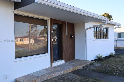 18712 Nw 23rd Ct, Miami Gardens, FL, 33056-3237 | Card Image