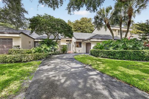 369 Nw 97th Ave, Plantation, FL, 33324-7074 | Card Image