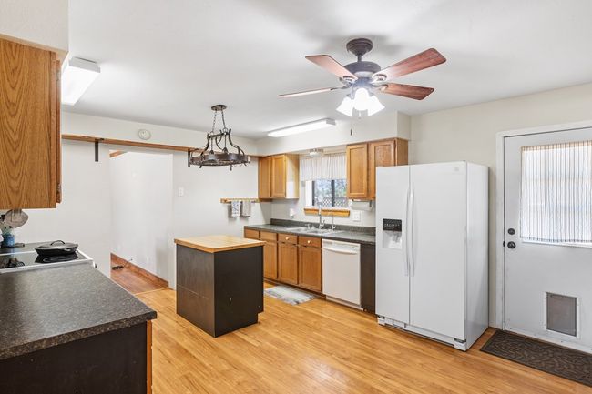64 Quail Run, Home with 4 bedrooms, 2 bathrooms and 1 parking in Harper TX | Image 4