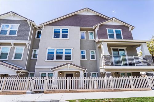 89 Willow St, Fillmore, CA, 93015-2248 | Card Image