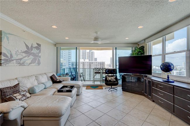 PH35 - 2501 S Ocean Dr, Condo with 2 bedrooms, 2 bathrooms and null parking in Hollywood FL | Image 3