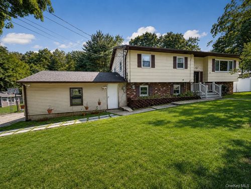 12 Dundee Cir, Middletown, NY, 10941-1402 | Card Image
