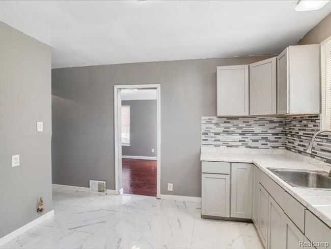 14219 Kilbourne St, House other with 3 bedrooms, 1 bathrooms and null parking in Detroit MI | Image 12