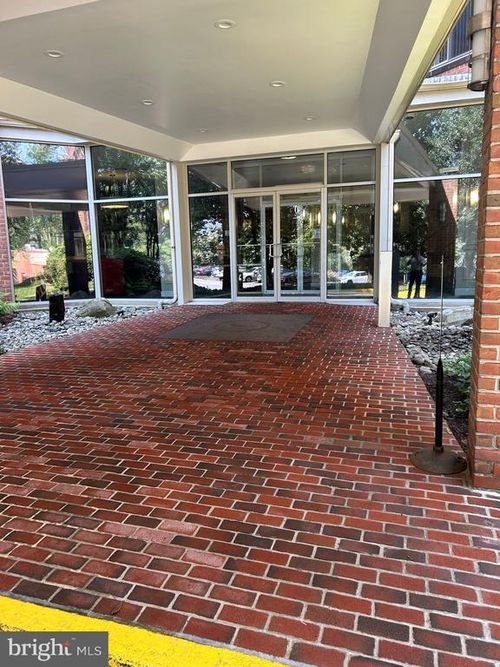 apt-a307-3000 Spout Run Pkwy, ARLINGTON, VA, 22201-4214 | Card Image