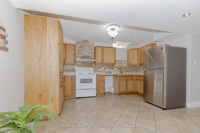 33 Leparc Rd, House other with 7 bedrooms, 5 bathrooms and 5 parking in Brampton ON | Image 41