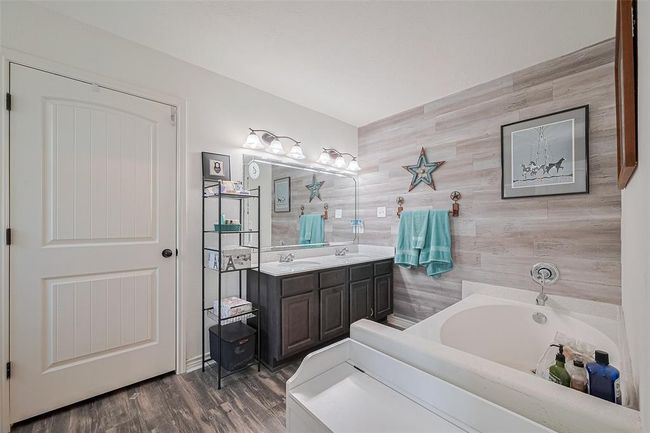 914 Baker Rd, Home with 3 bedrooms, 2 bathrooms and null parking in Rosenberg TX | Image 18