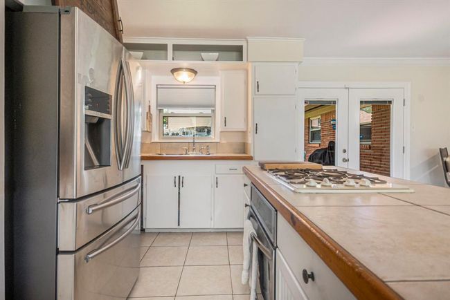 Electric Oven and Gas Cooktop | Image 11