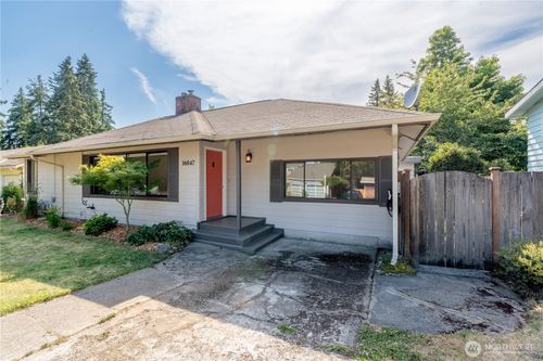 16047 Ashworth Avenue N, Shoreline, WA, 98133 | Card Image