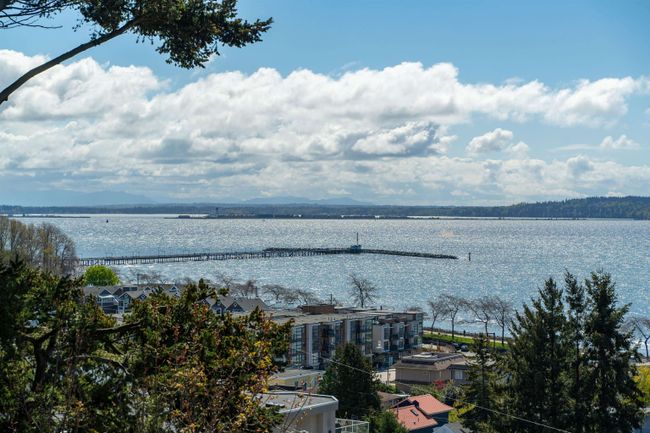 14732 Upper Roper Avenue, House other with 4 bedrooms, 3 bathrooms and 3 parking in White Rock BC | Image 37