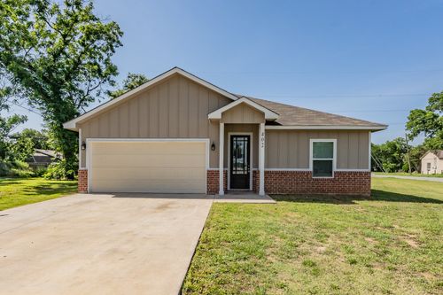 402 Robbins St, Cleburne, TX, 76031-4320 | Card Image