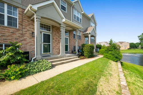 8004-8004 Windsor Dr, Darien, IL, 60561-1502 | Card Image