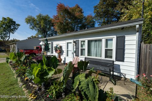 10008 Donau Ln, Louisville, KY, 40272-3843 | Card Image