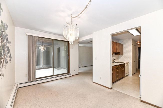110 - 5200 S Tuckaway Boulevard, Condo with 2 bedrooms, 2 bathrooms and null parking in Greenfield WI | Image 7
