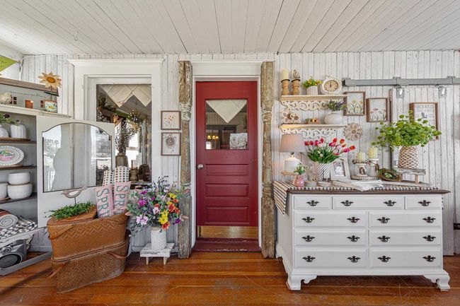 Porch | Image 12