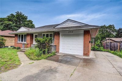 234 Erb St E, House other with 5 bedrooms, 2 bathrooms and 5 parking in Waterloo ON | Image 3