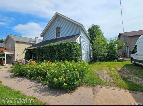 221 Jackson St, Marquette, MI, 49855-4935 | Card Image
