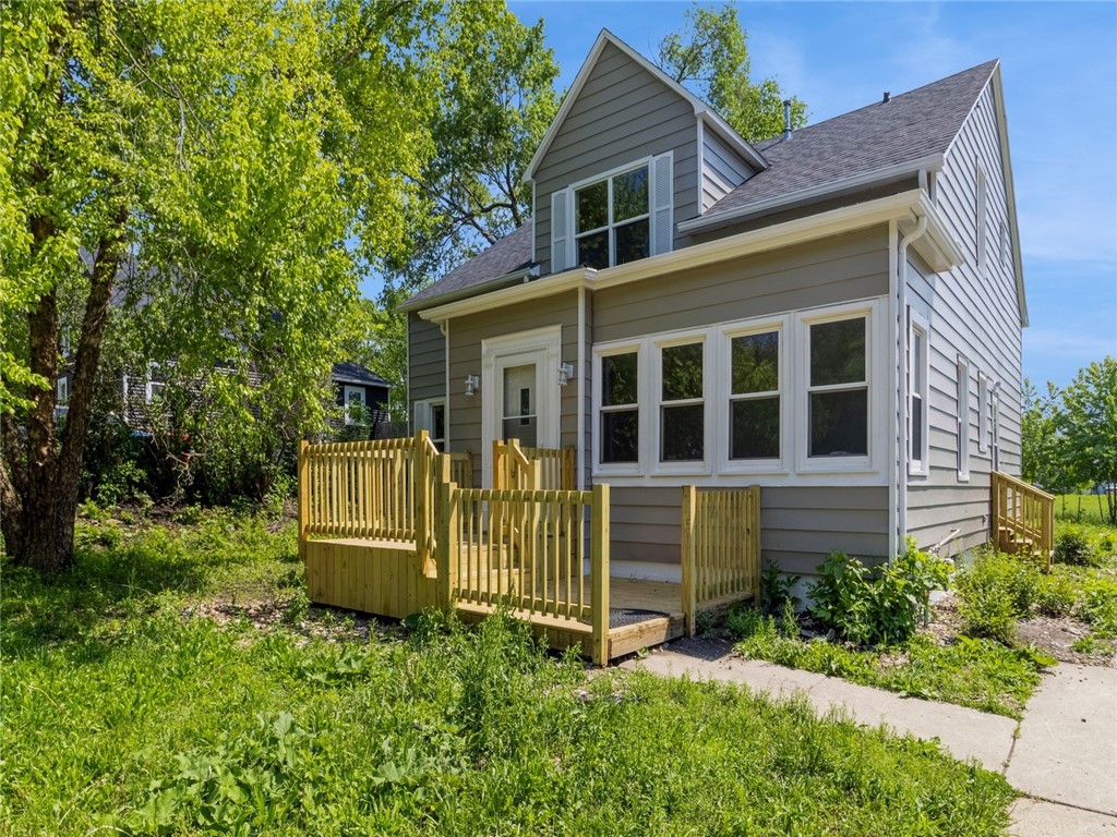 Oak Ave, Webster City, IA 50595