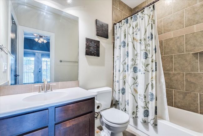 Secondary bath. | Image 18