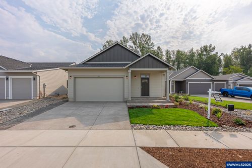 702 Tigerlily St, Silverton, OR, 97381 | Card Image