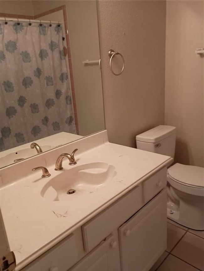 Secondary Bathroom | Image 13