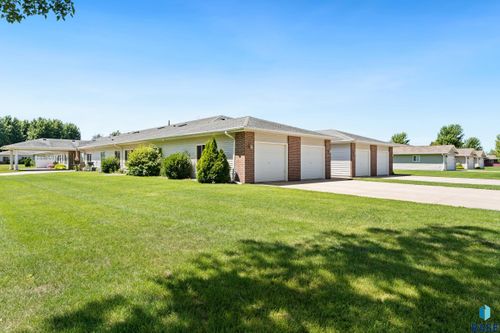 701 N 3rd St, Beresford, SD, 57004-1305 | Card Image