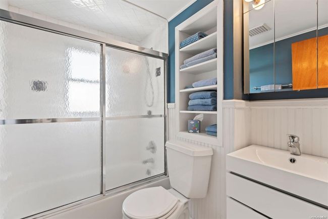 2nd floor full bath | Image 15