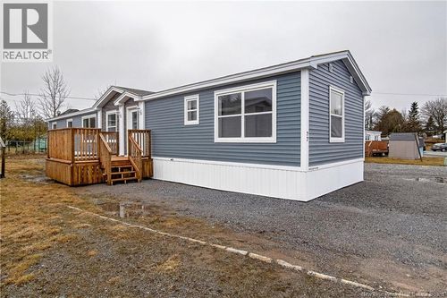 77 Violet St, Saint John, NB, E2M5M6 | Card Image