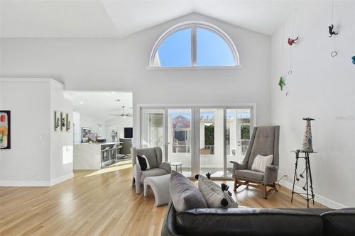 21 Crescent Pl S, SAINT PETERSBURG, FL, 33711-5118 | Card Image