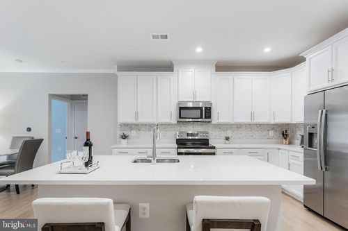 105b-1675 Bandit Loop, RESTON, VA, 20190-4888 | Card Image