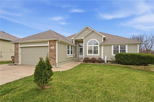 1717 Overbrook Ln, Raymore, MO, 64083-8172 | Card Image