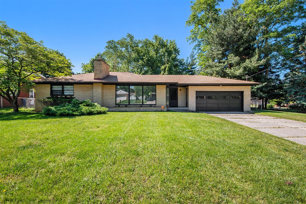 Paul R St, Grand Rapids, MI 49508