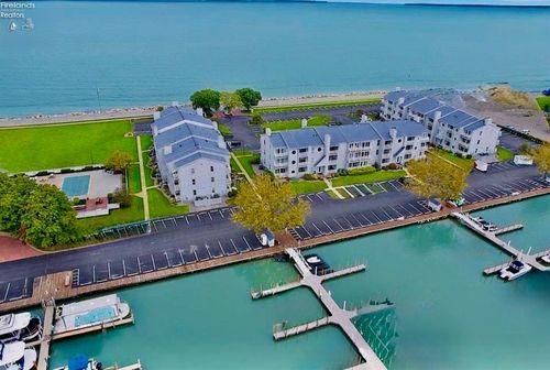 274-274 Clinton Reef Dr, Port Clinton, OH, 43452-9319 | Card Image