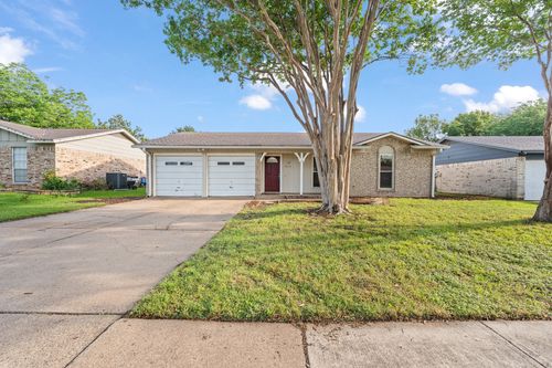 1013 Waverly Dr, Arlington, TX, 76015-3547 | Card Image