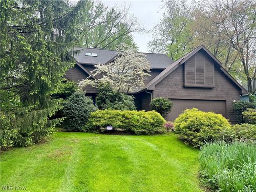 3048 Deercrest Path, Stow, OH, 44224-4774 | Card Image