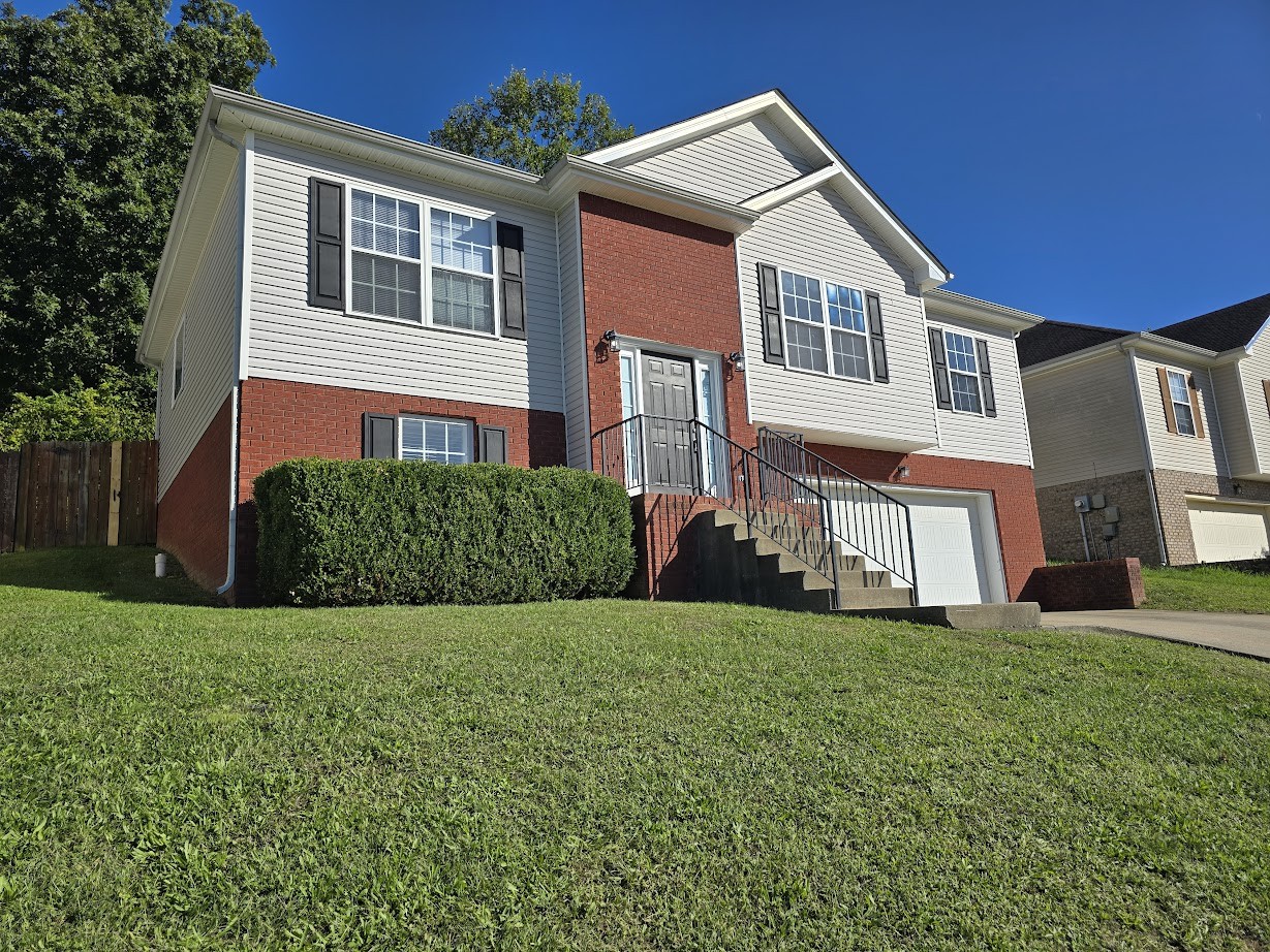 Foxfield Dr, Clarksville, TN 37042