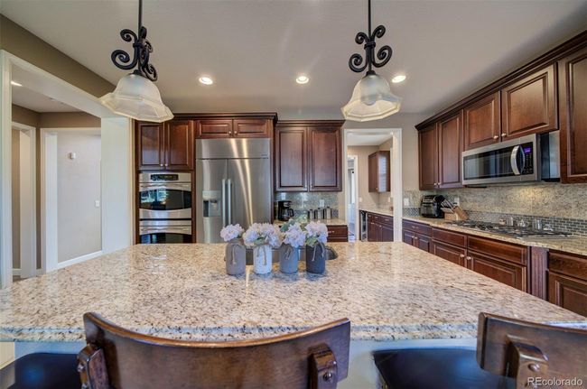 nice size granite island | Image 25