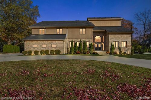 19460 Lowell Dr, Detroit, MI, 48203-1417 | Card Image